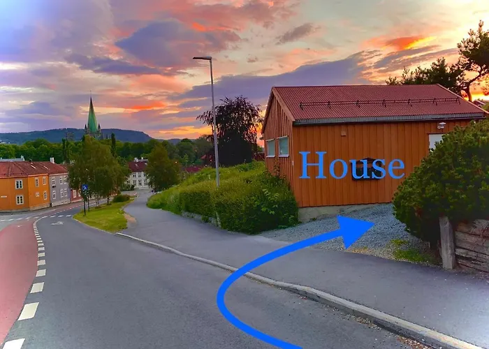 Private House-Terrace-Garden -Parking-Wifi-Smarttv