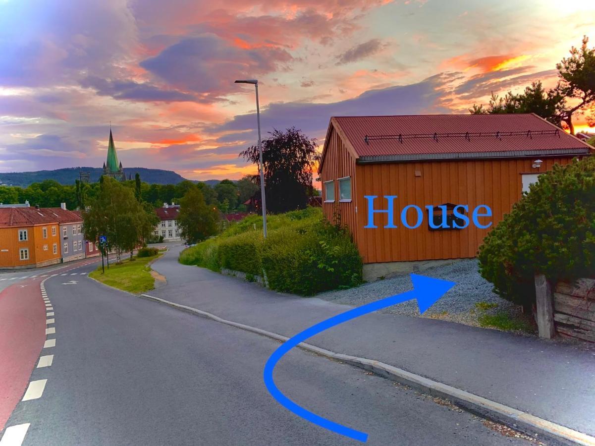 Private House-terrace-garden -parking-wifi-smarttv Villa *